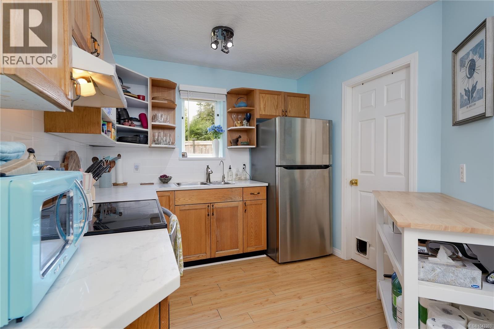 2165 Maple Ave N - 7