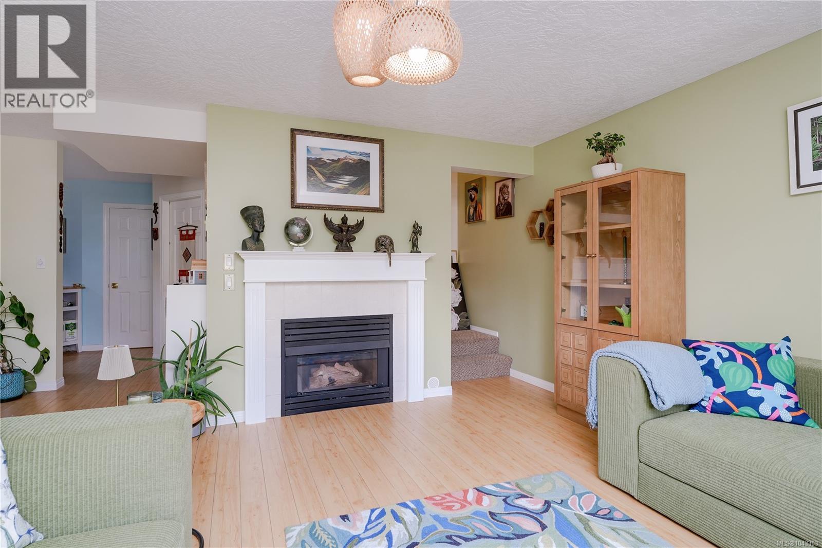 2165 Maple Ave N - 4
