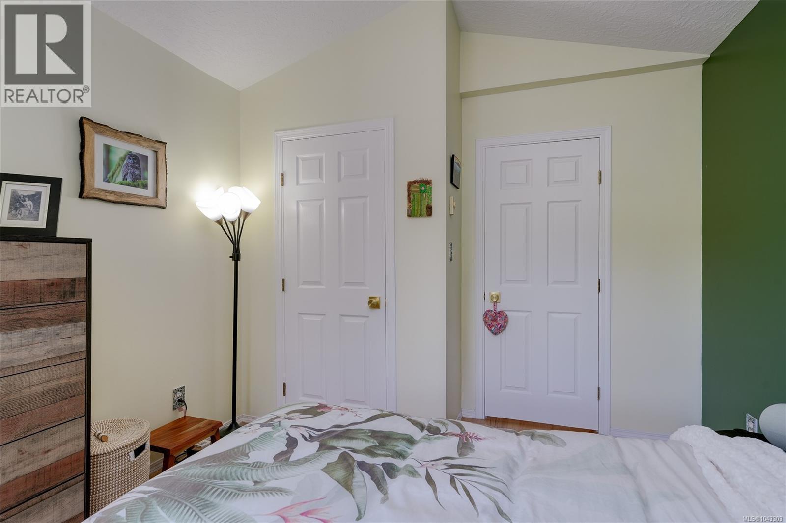 2165 Maple Ave N - 15