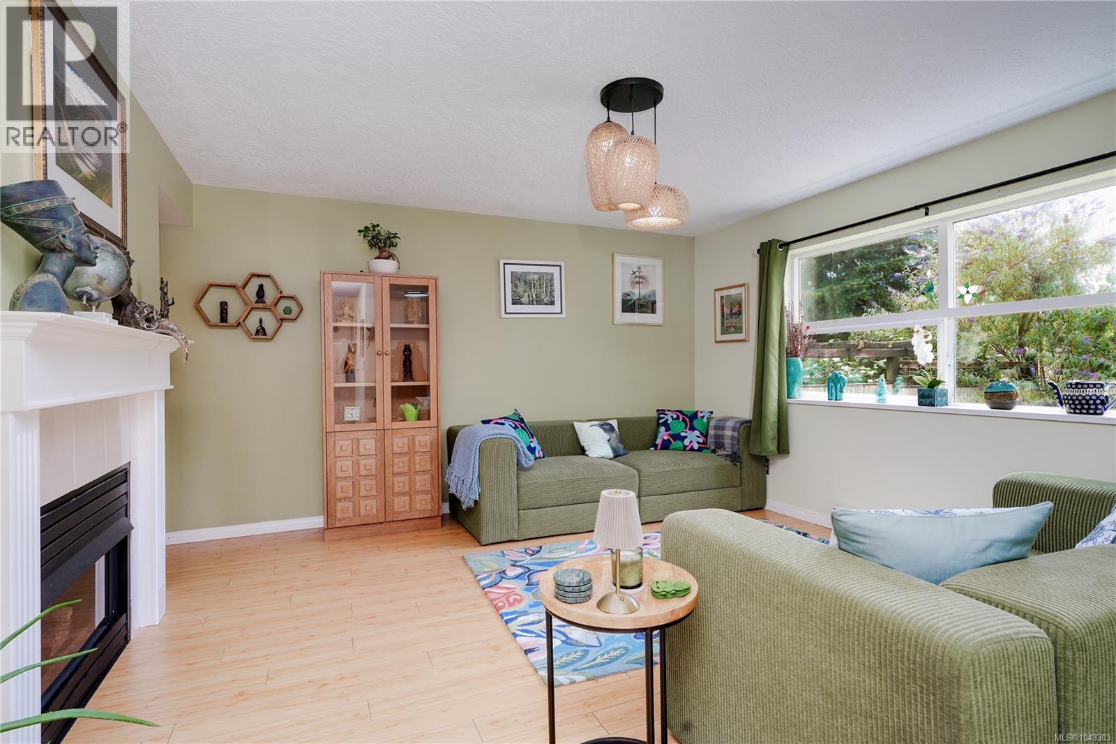 2165 Maple Ave N - 2