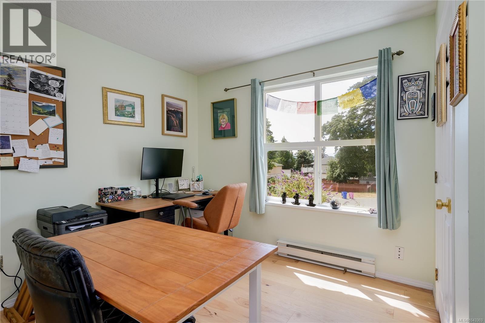2165 Maple Ave N - 16