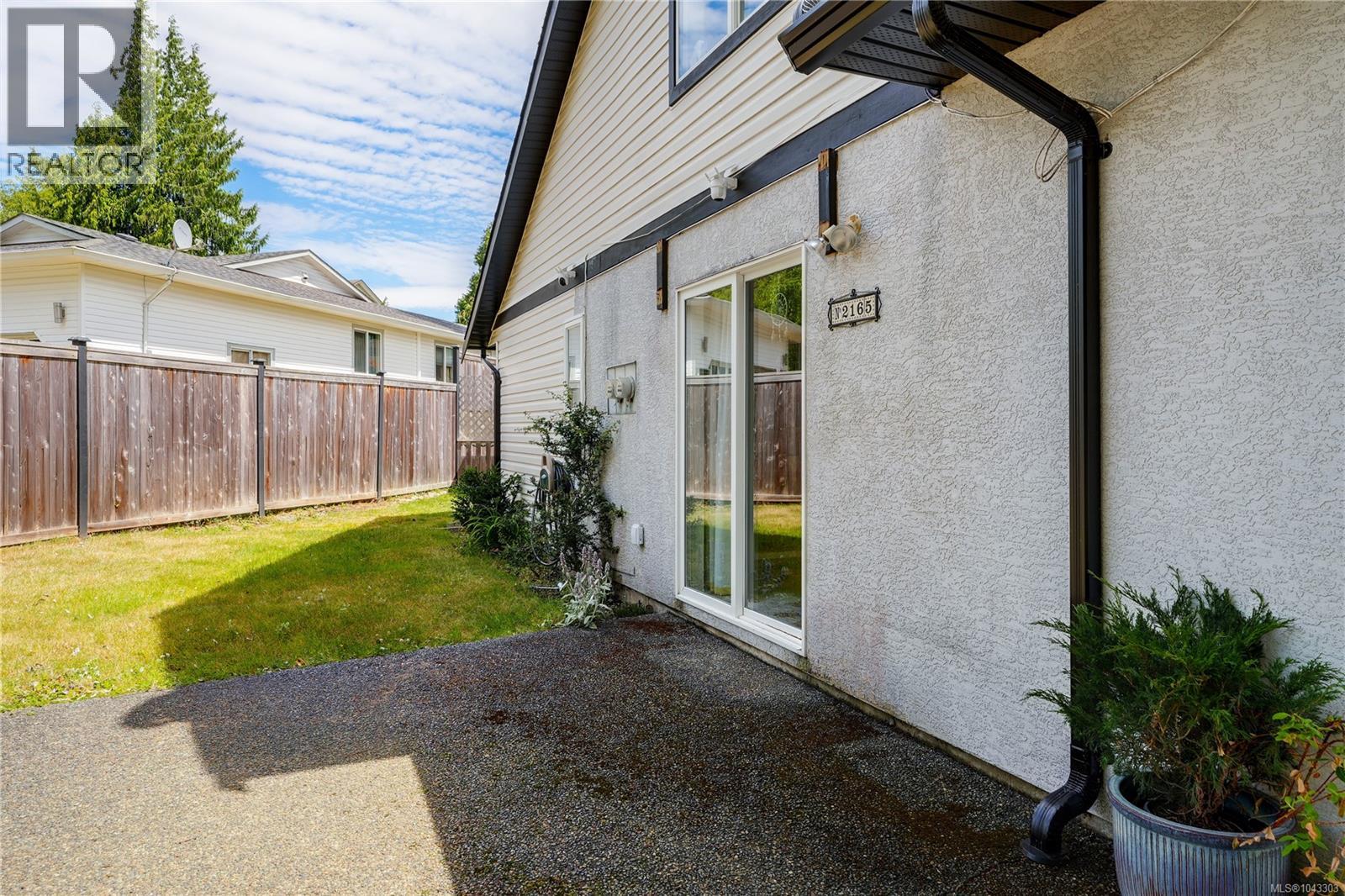 2165 Maple Ave N - 21
