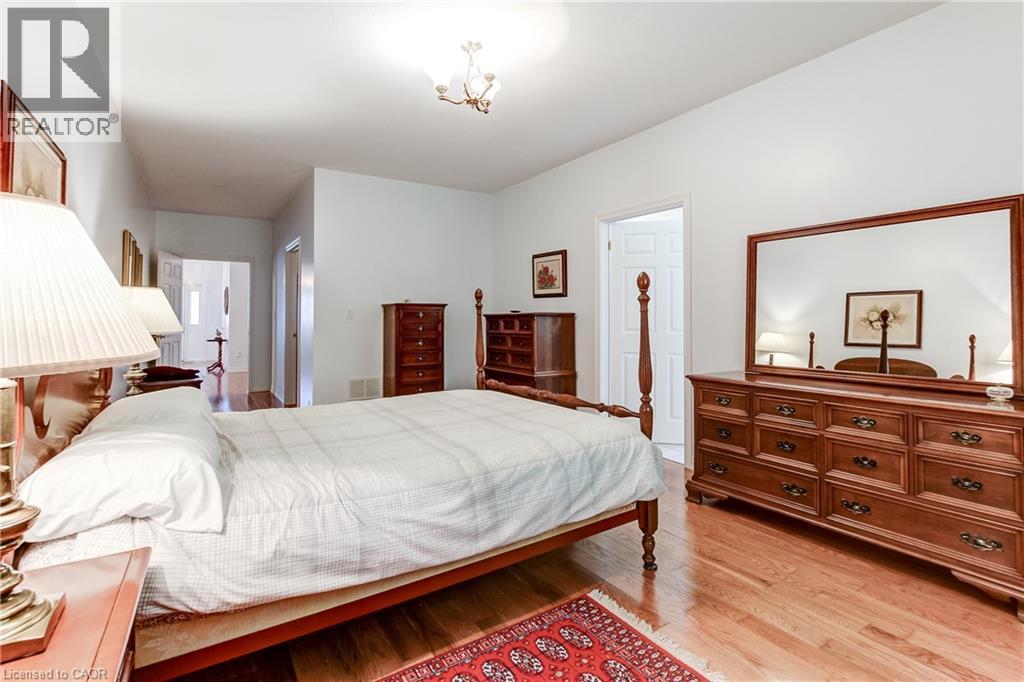 393 HENDERSON Road - 17