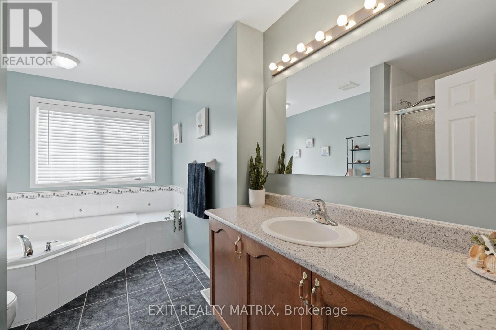 4 Bed, 4 Bath House for Sale in Ottawa – 127 STONEY POND COURT, Ottawa – MLS# X13568750 - Image 24