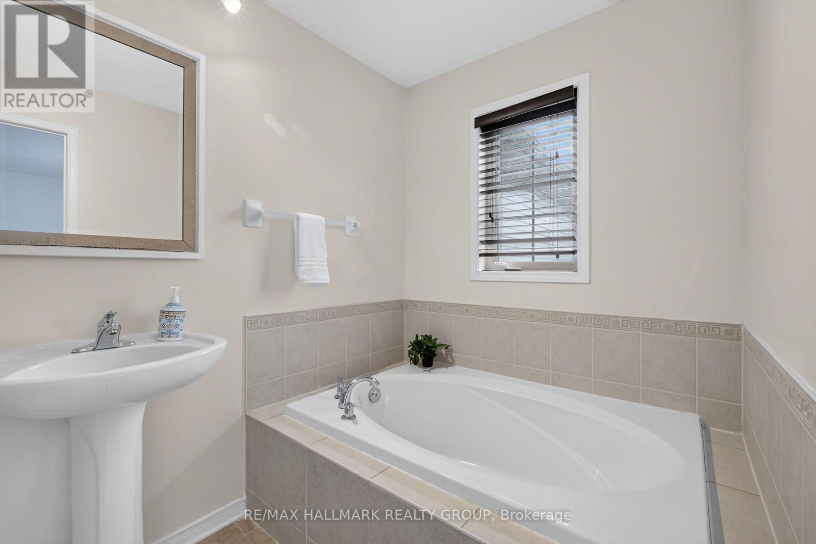 174 CARWOOD CIRCLE - 32