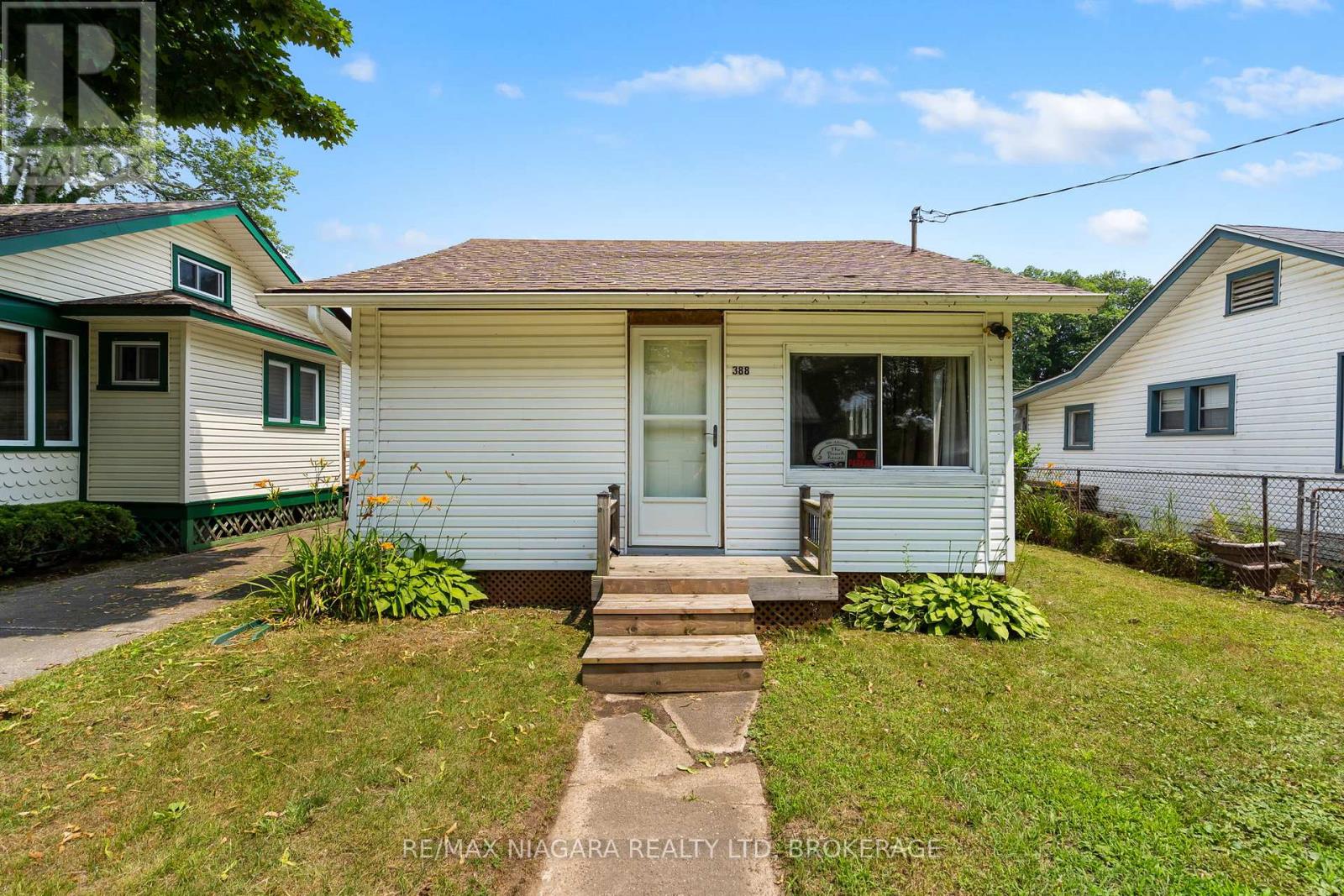 388 ASHWOOD AVENUE - 1