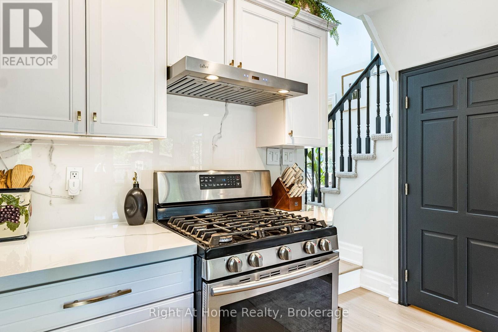 3287 VICTORIA STREET - Image 17