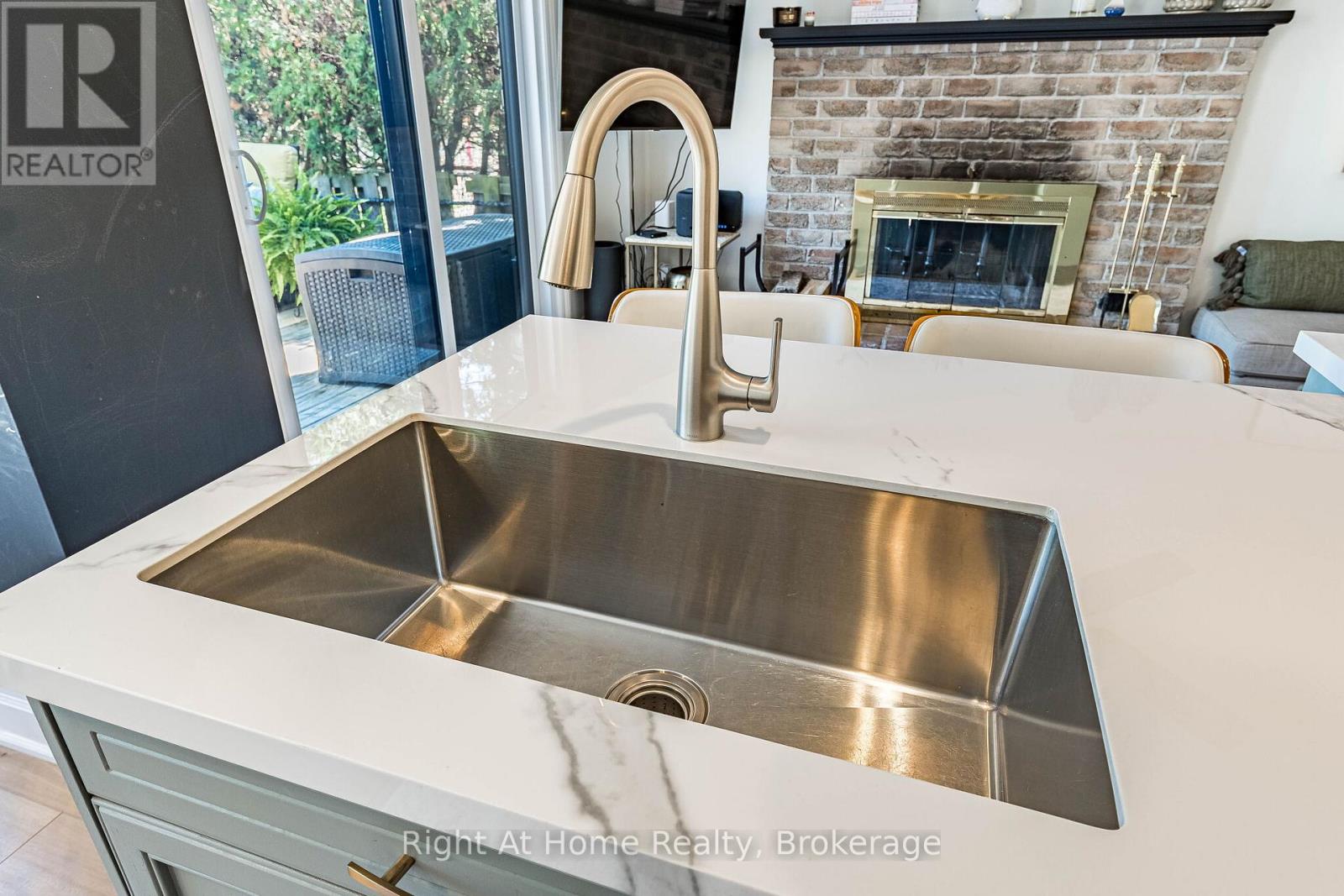 3287 VICTORIA STREET - Image 18