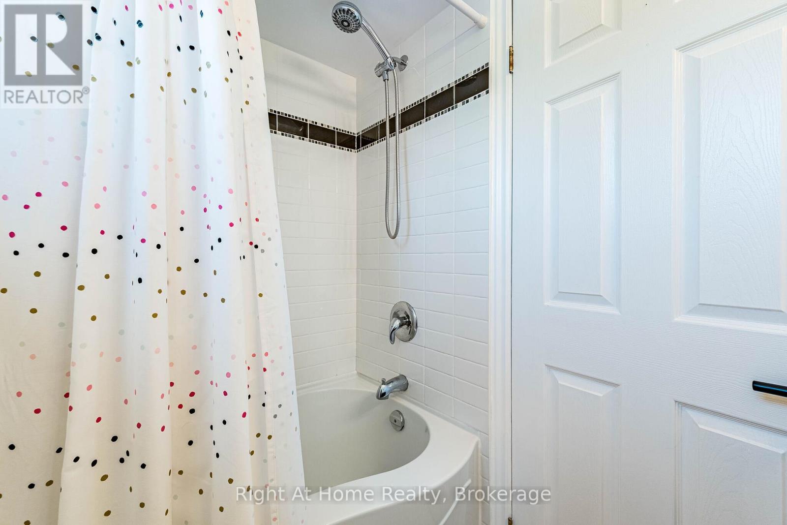 3287 VICTORIA STREET - Image 31