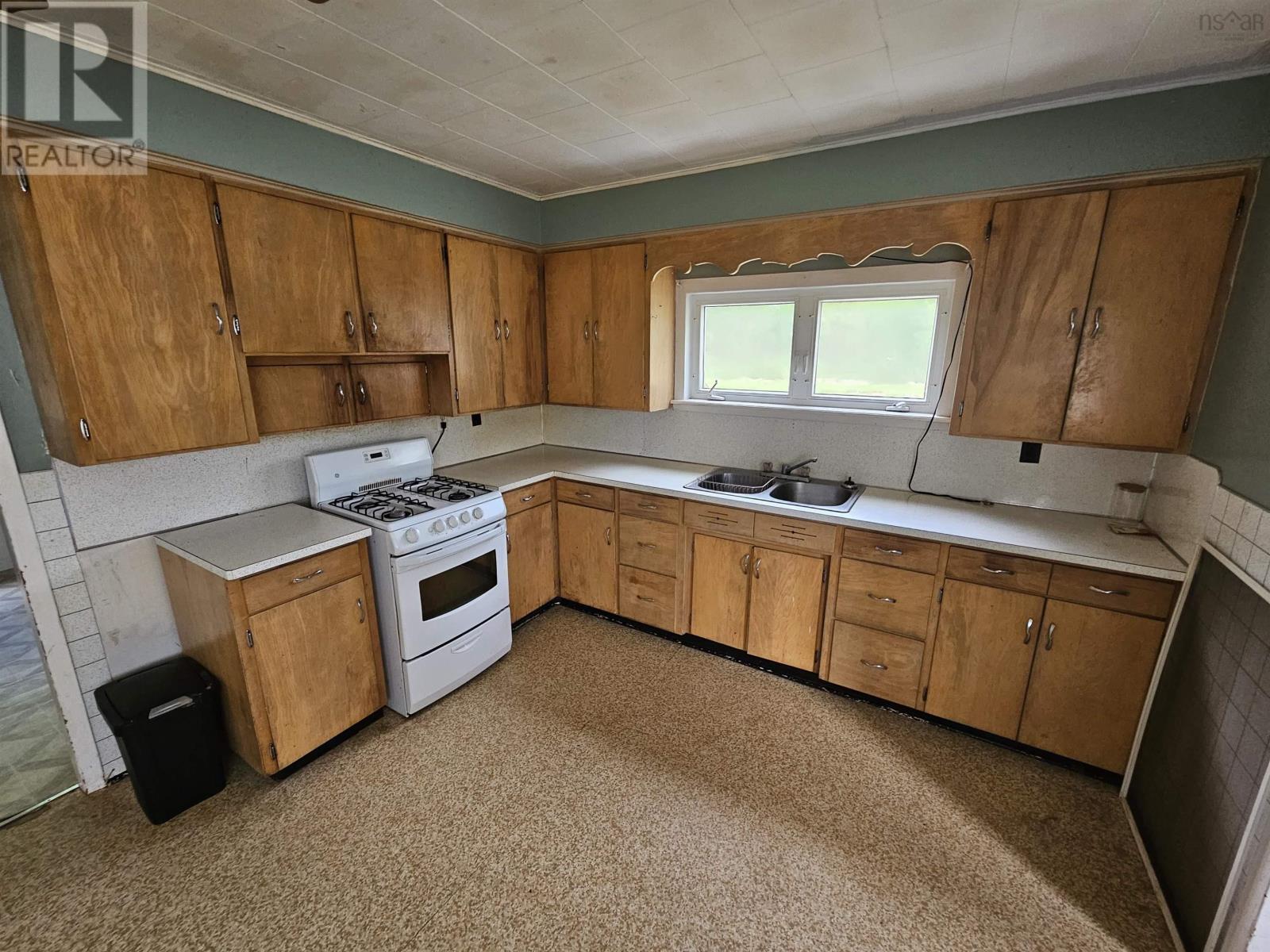 9902 204 Highway - 16