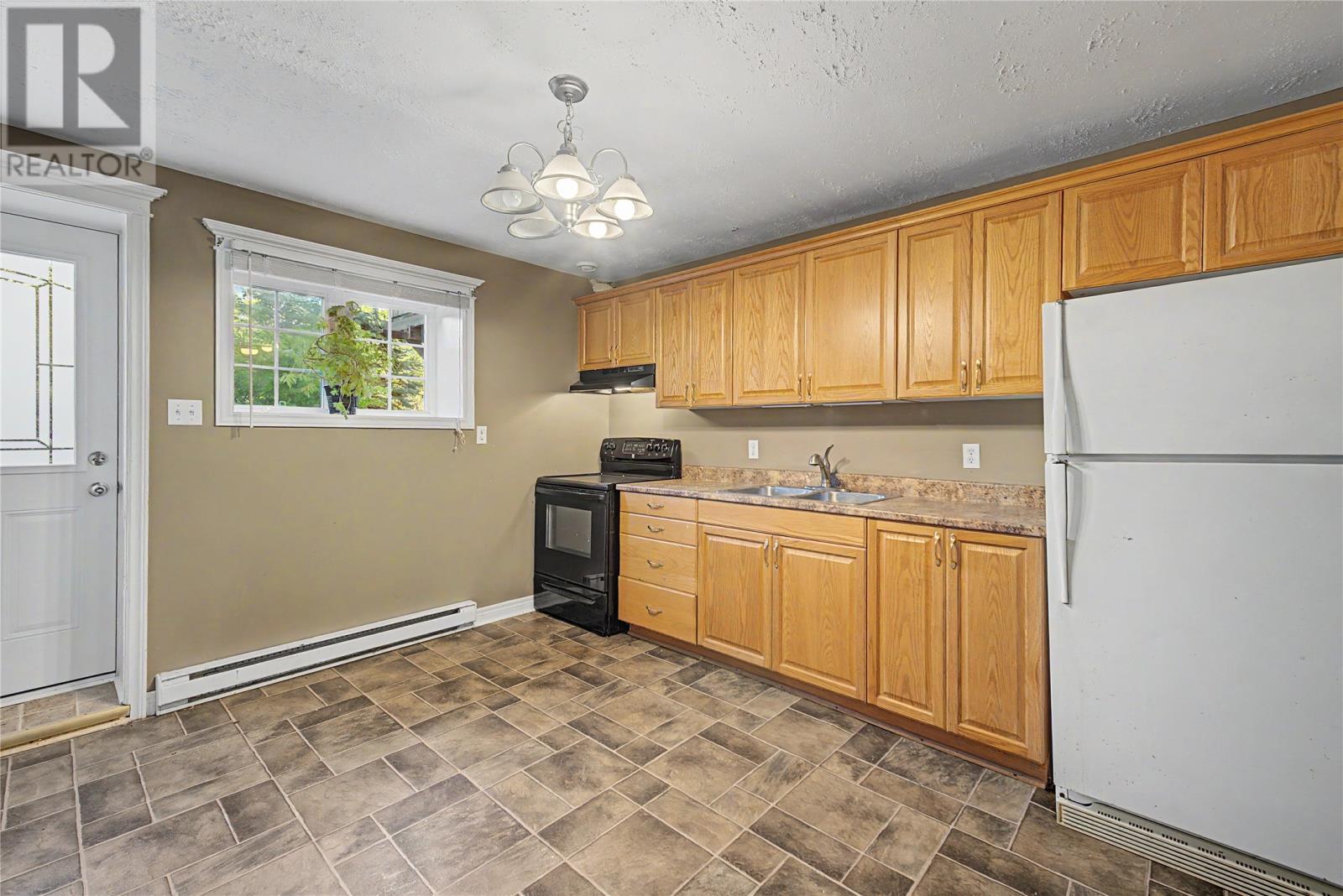 24 Peter's Place - 28