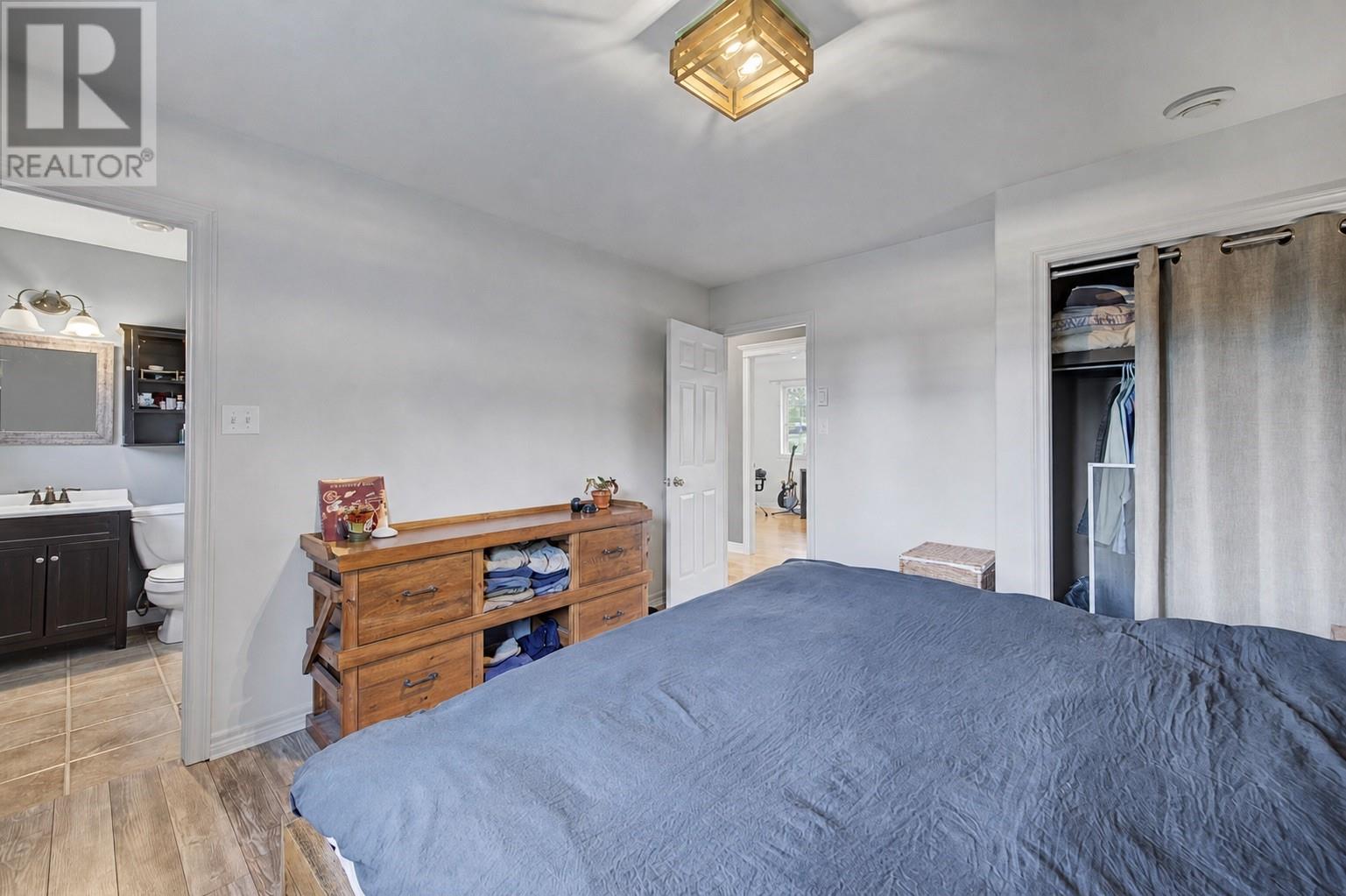 24 Peter's Place - 11