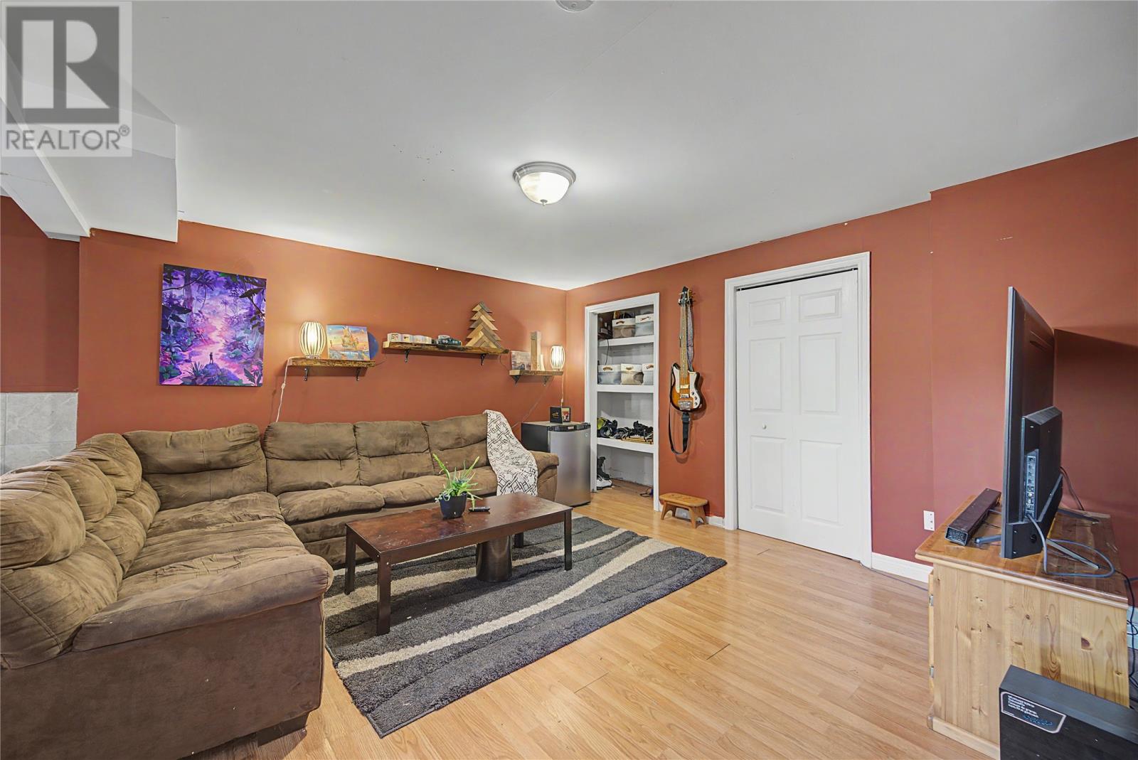 24 Peter's Place - 22