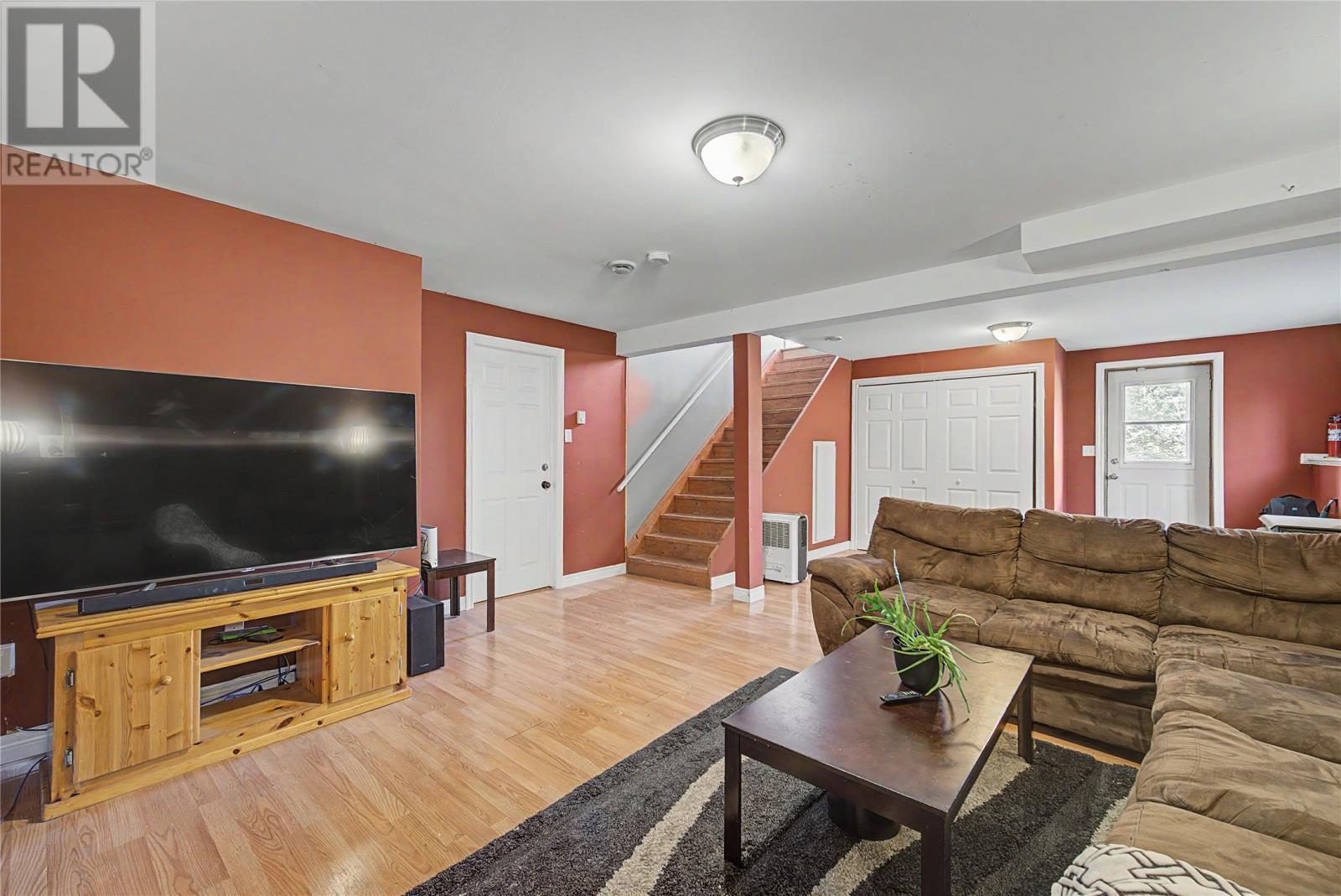 24 Peter's Place - 26