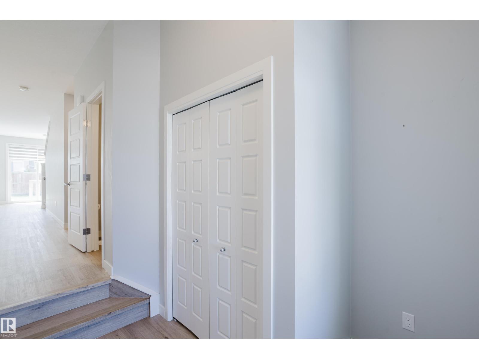 3883 CHRUSTAWKA PL SW - 3
