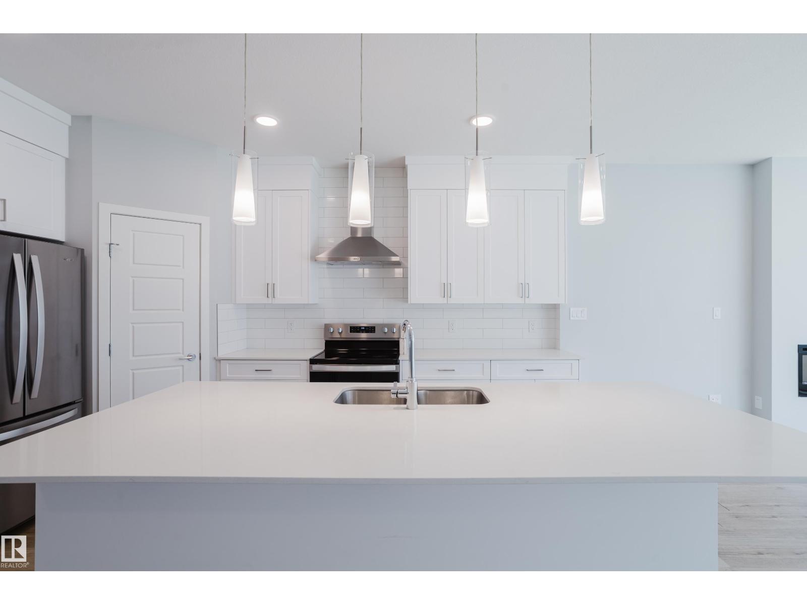 3883 CHRUSTAWKA PL SW - 4