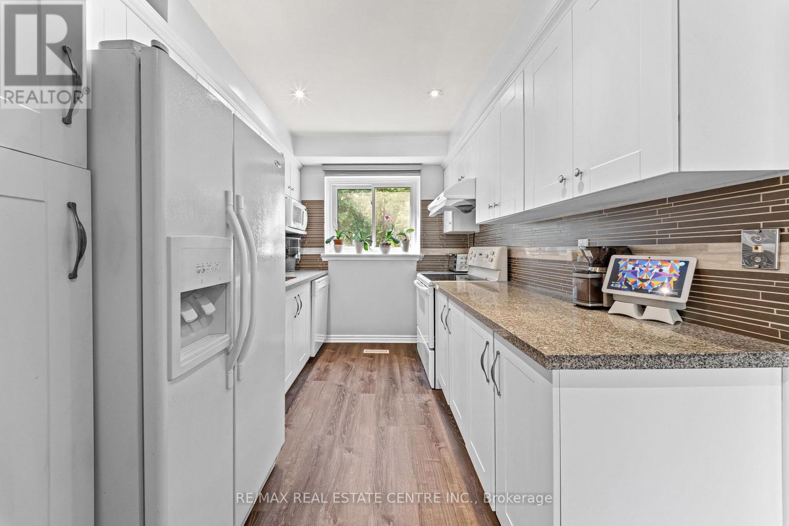 127 LOWRY SQUARE - Image 11