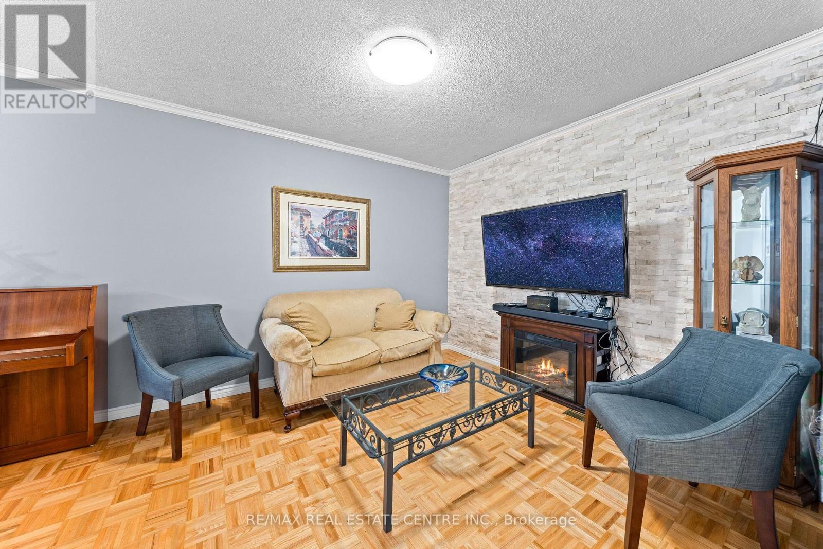 127 LOWRY SQUARE - Image 14