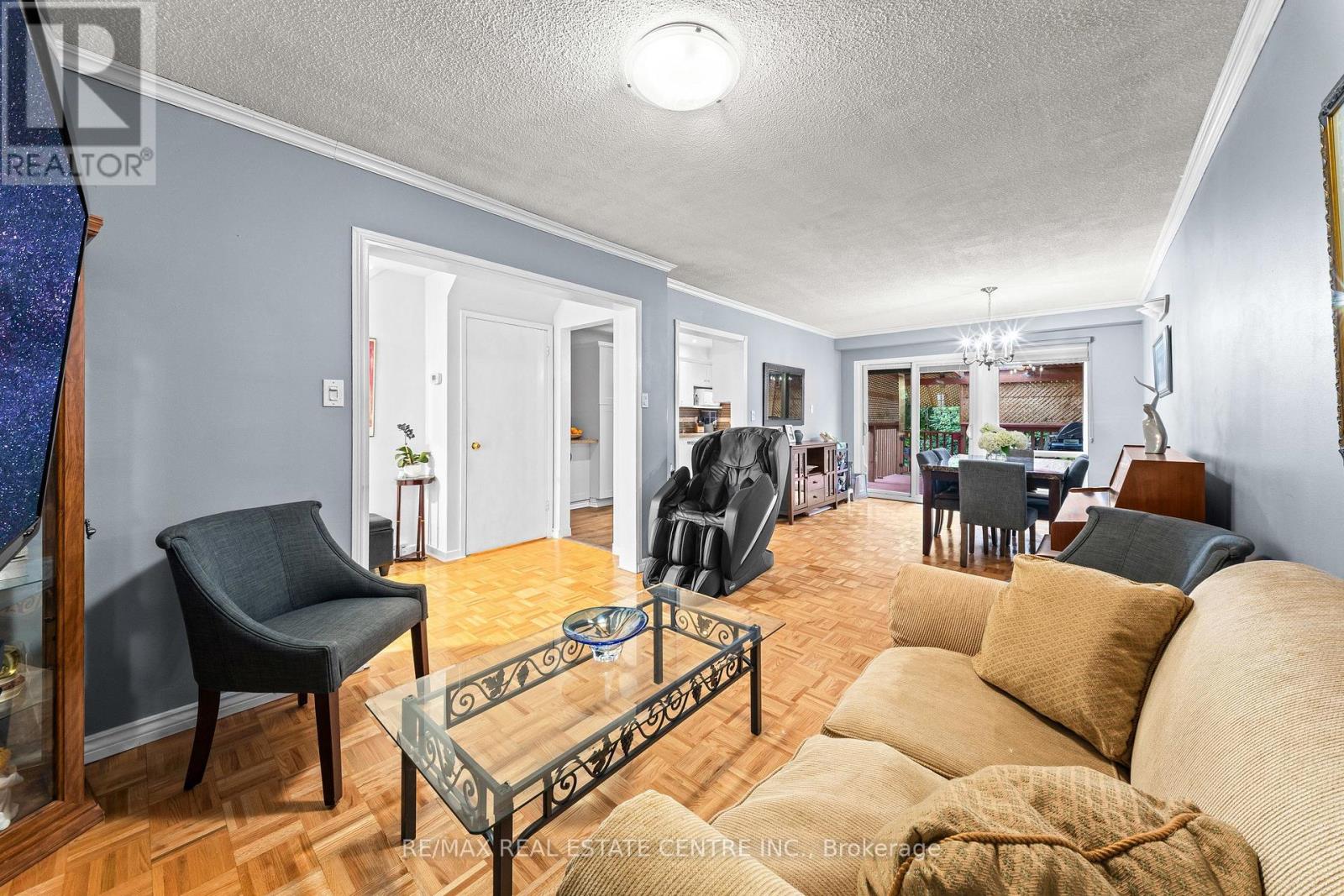 127 LOWRY SQUARE - Image 15