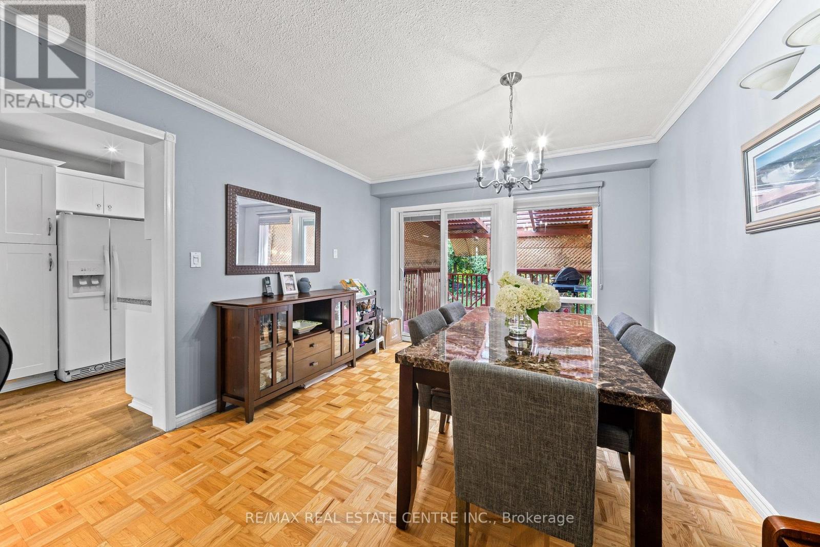 127 LOWRY SQUARE - Image 17