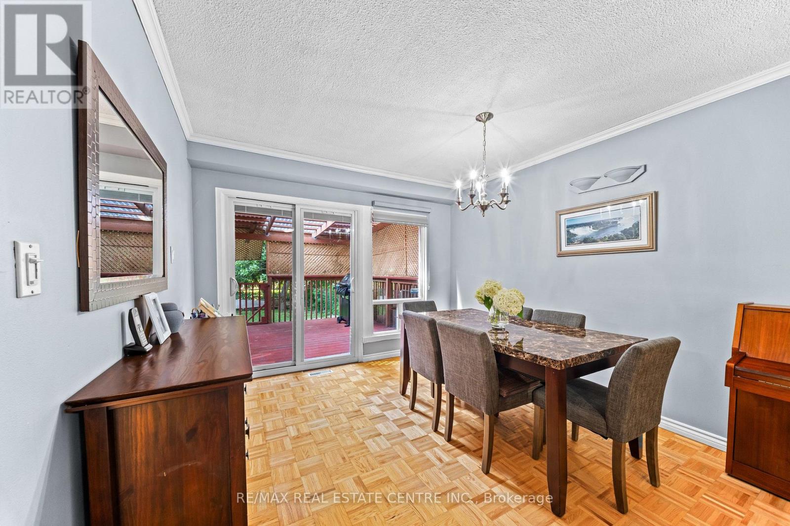 127 LOWRY SQUARE - Image 18