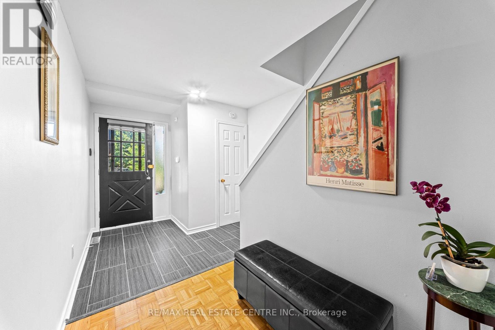127 LOWRY SQUARE - Image 21