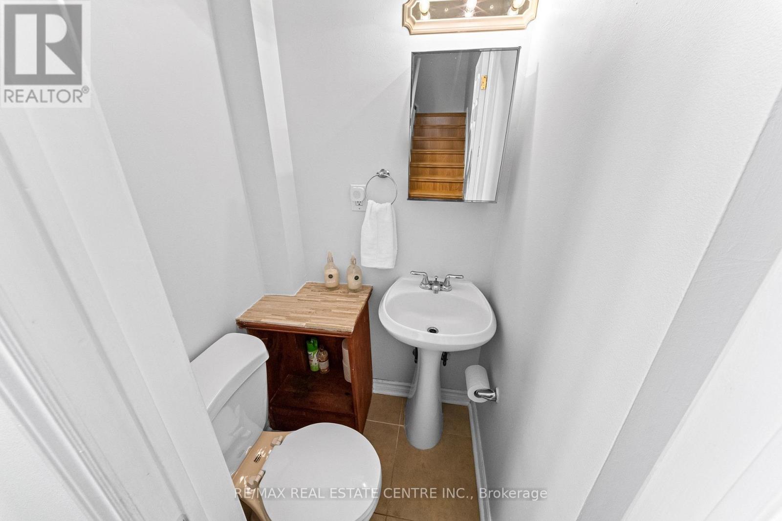 127 LOWRY SQUARE - Image 22