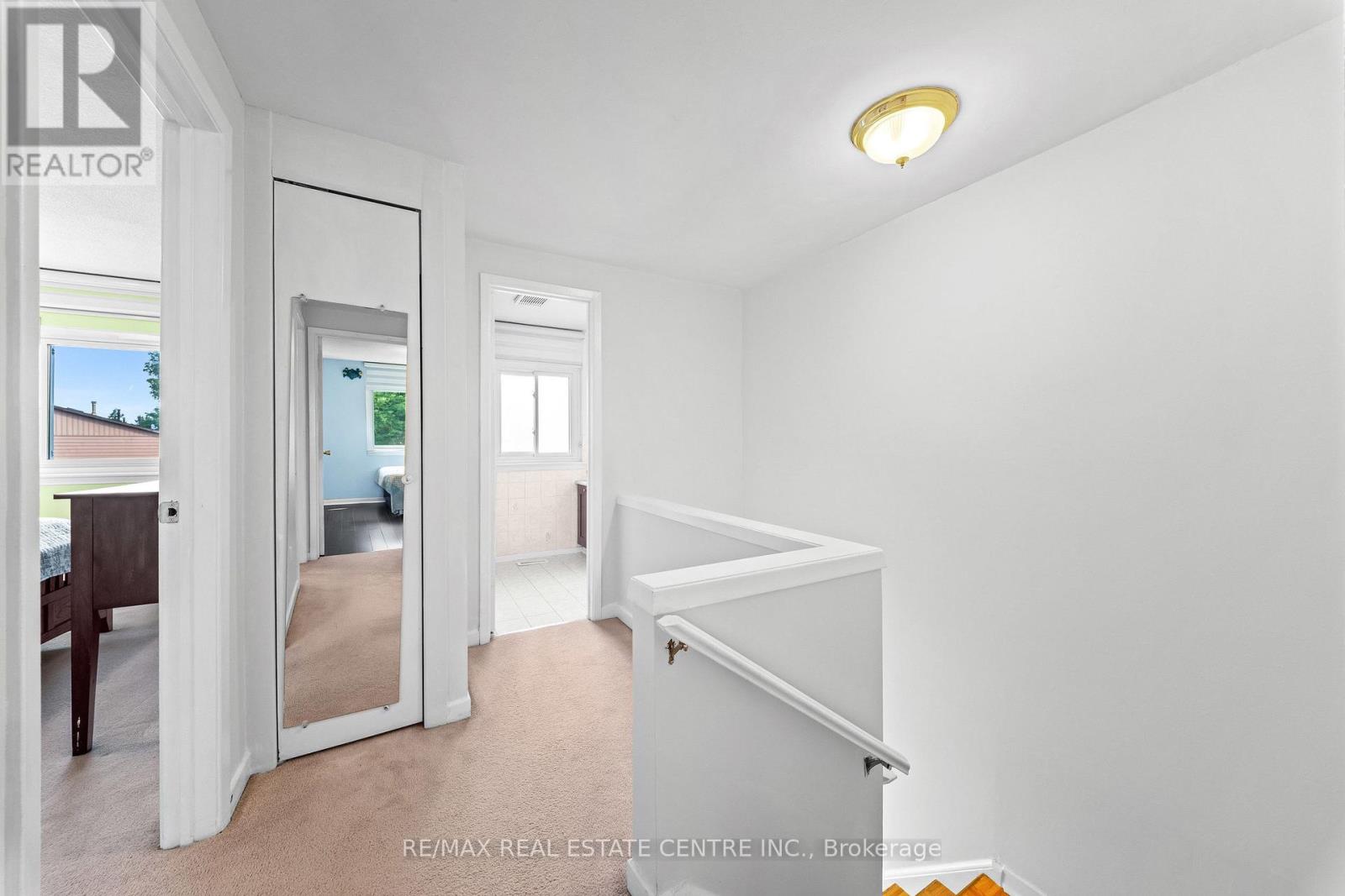 127 LOWRY SQUARE - Image 23