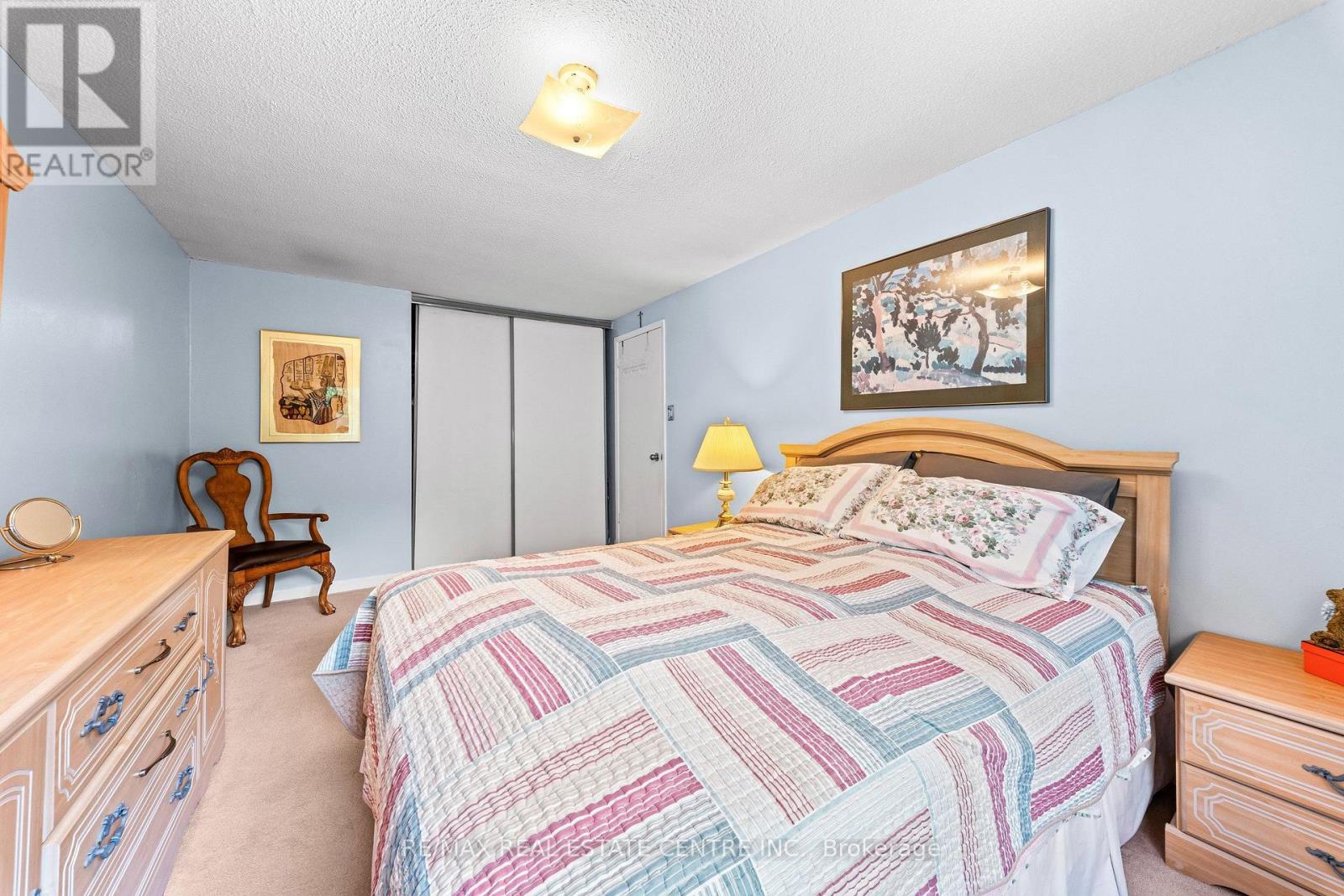 127 LOWRY SQUARE - Image 28