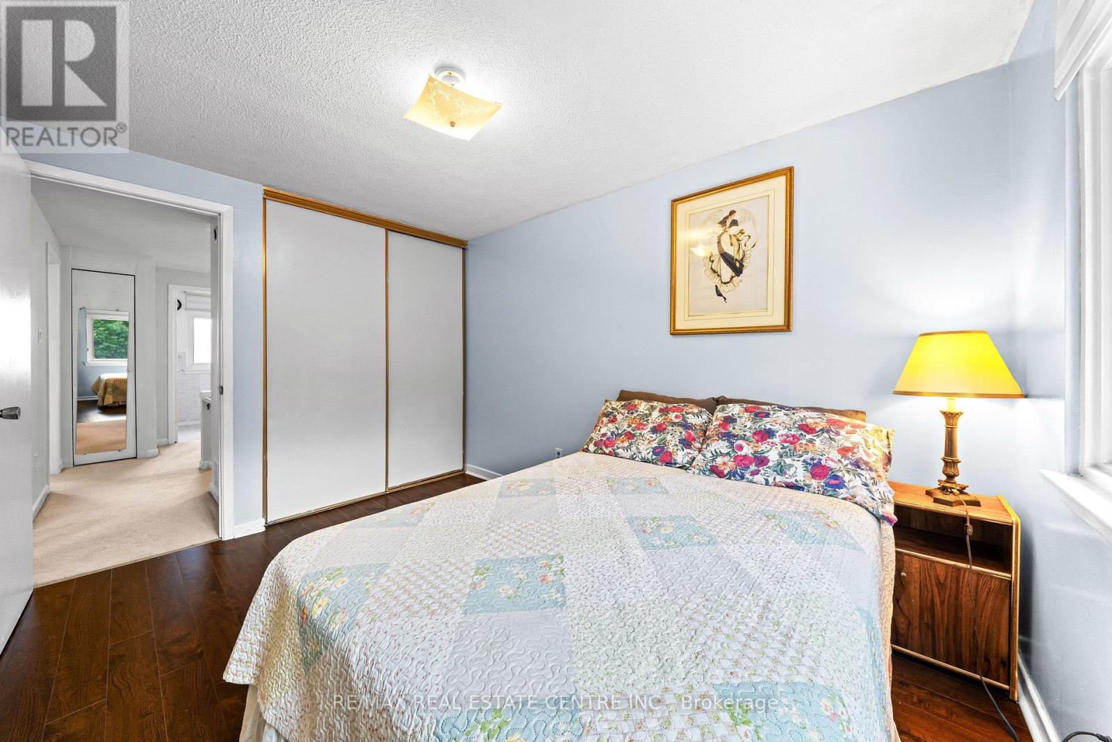 127 LOWRY SQUARE - Image 33