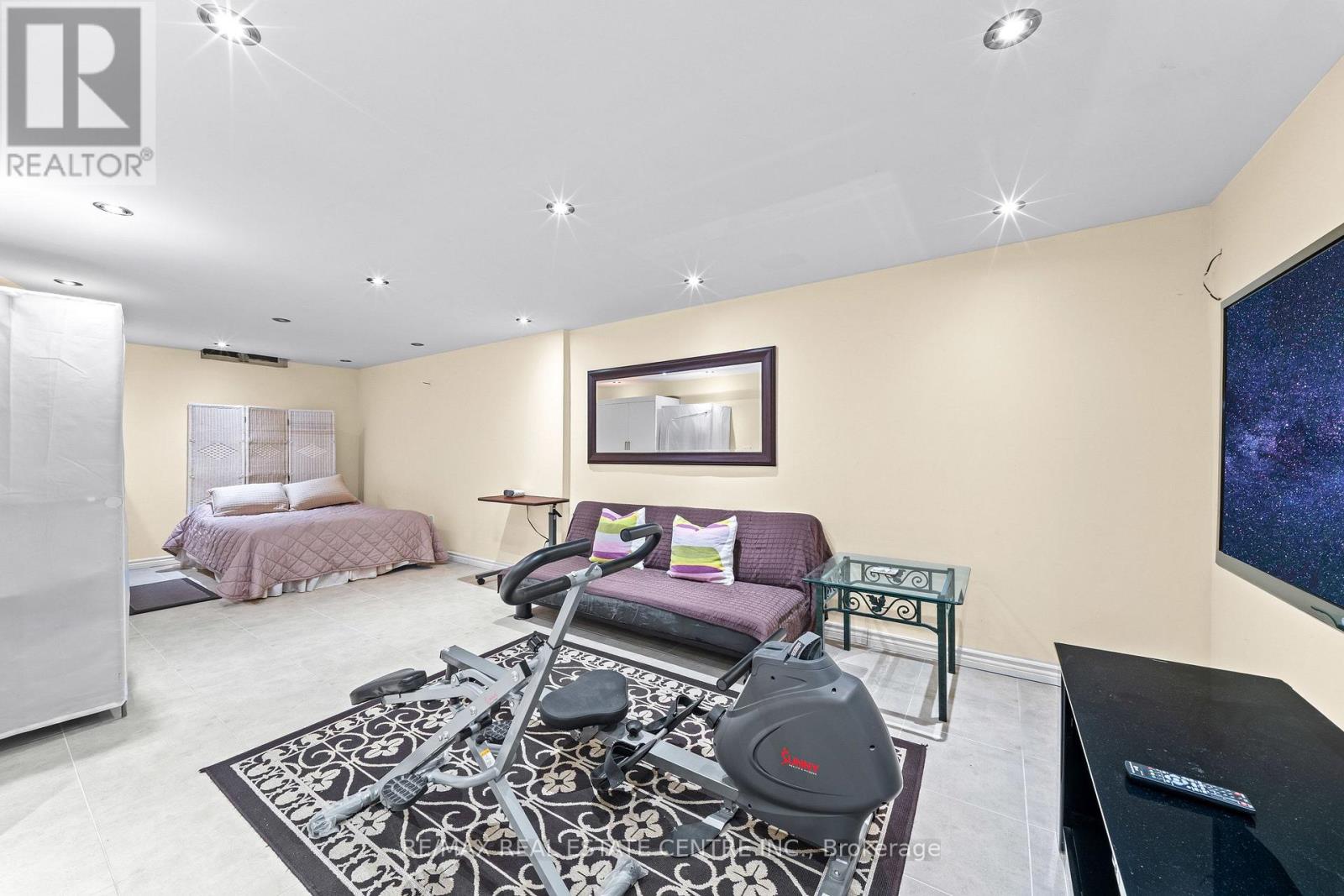 127 LOWRY SQUARE - Image 36