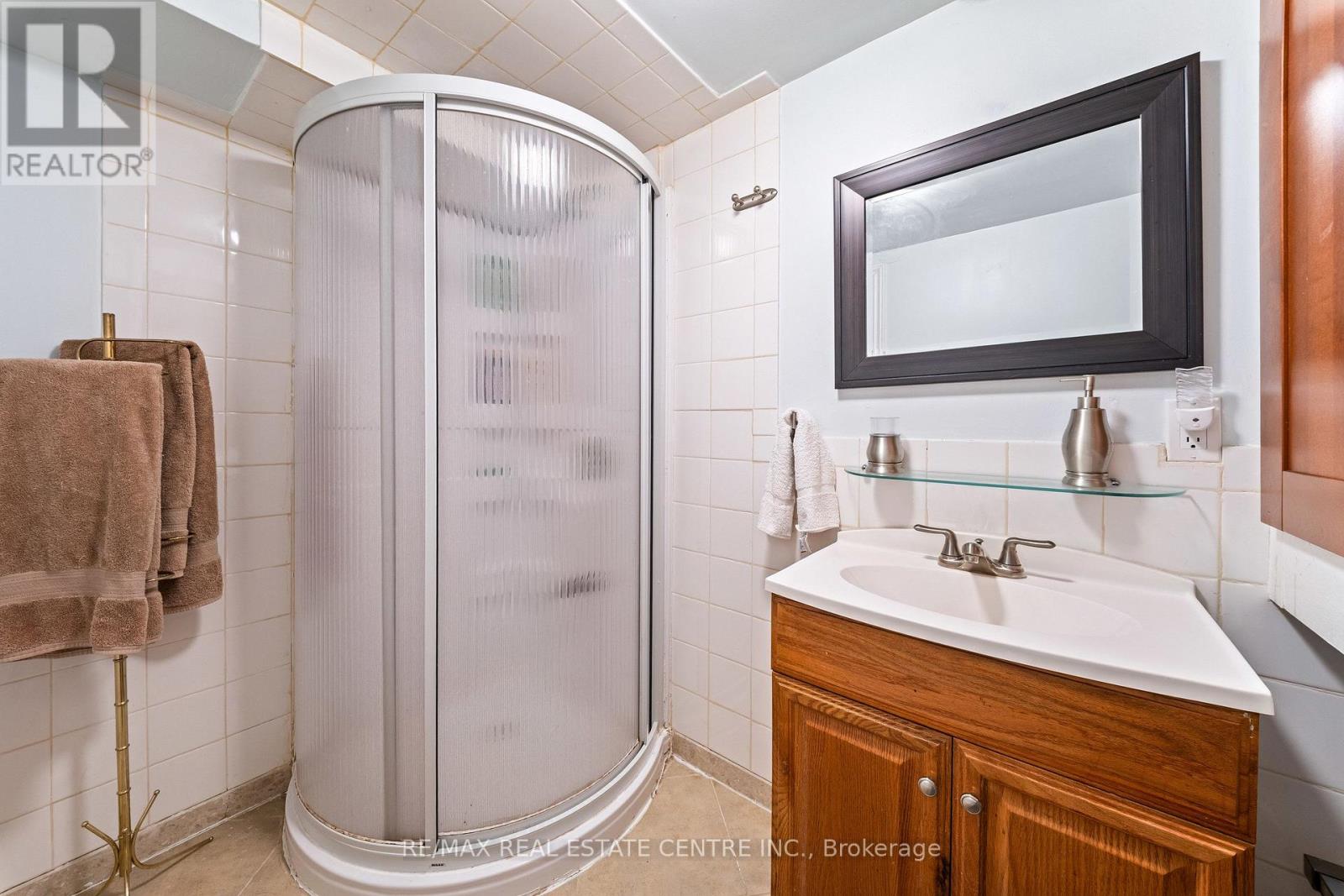127 LOWRY SQUARE - Image 41