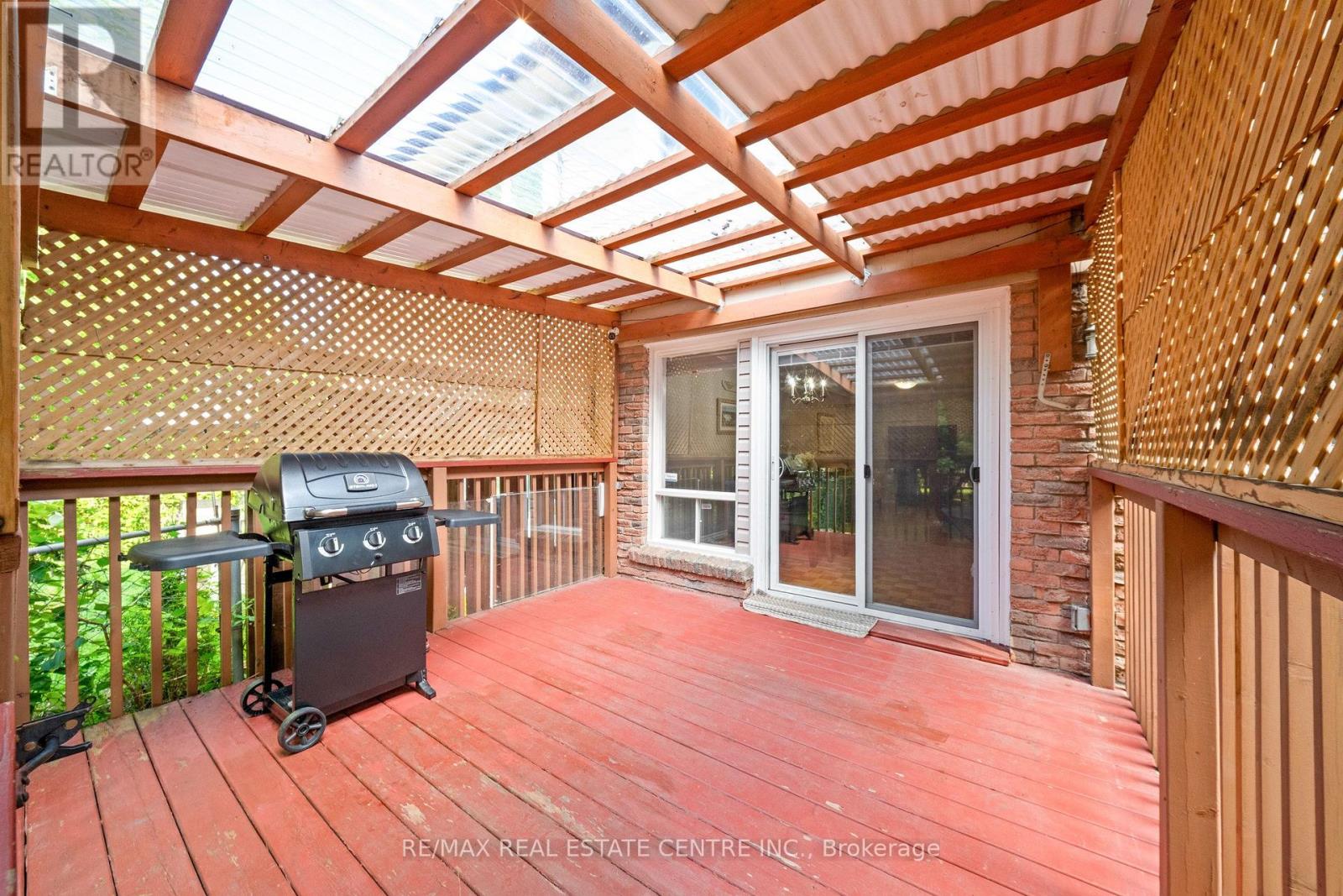 127 LOWRY SQUARE - Image 44