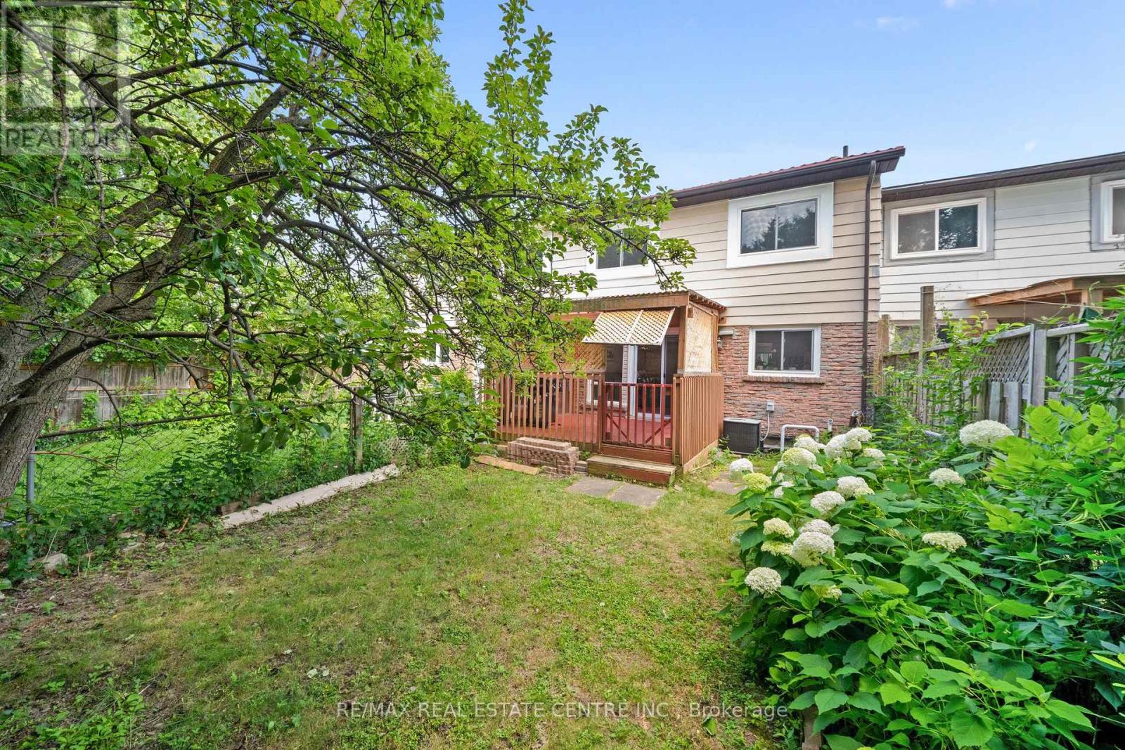 127 LOWRY SQUARE - Image 46