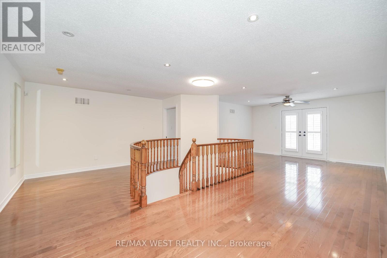 81 WOODVIEW DRIVE - 12