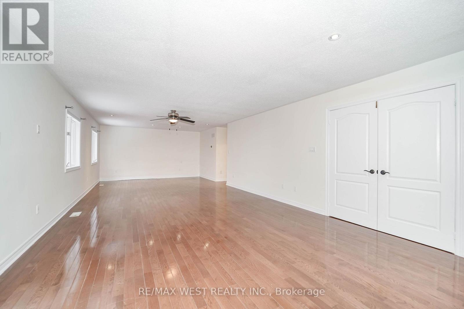 81 WOODVIEW DRIVE - 14