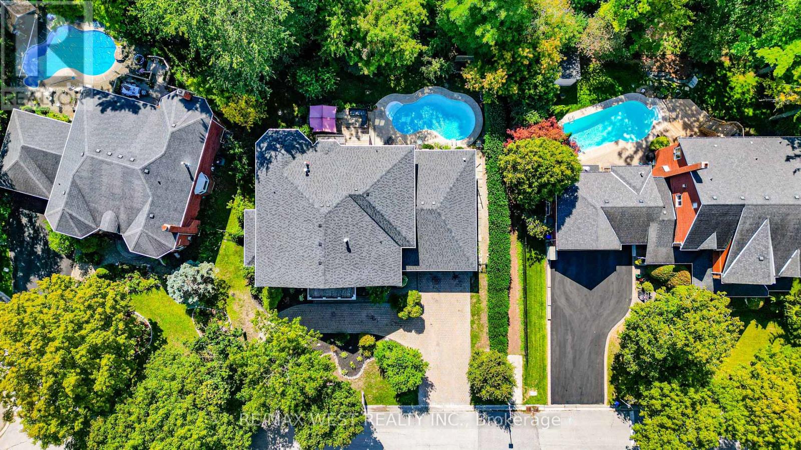 81 WOODVIEW DRIVE - 23