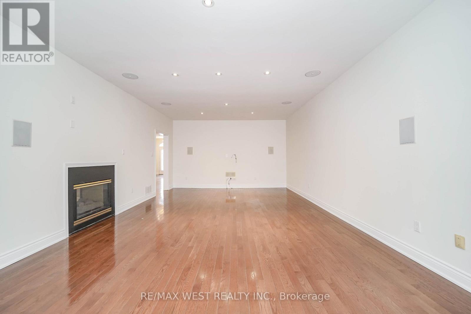 81 WOODVIEW DRIVE - 7