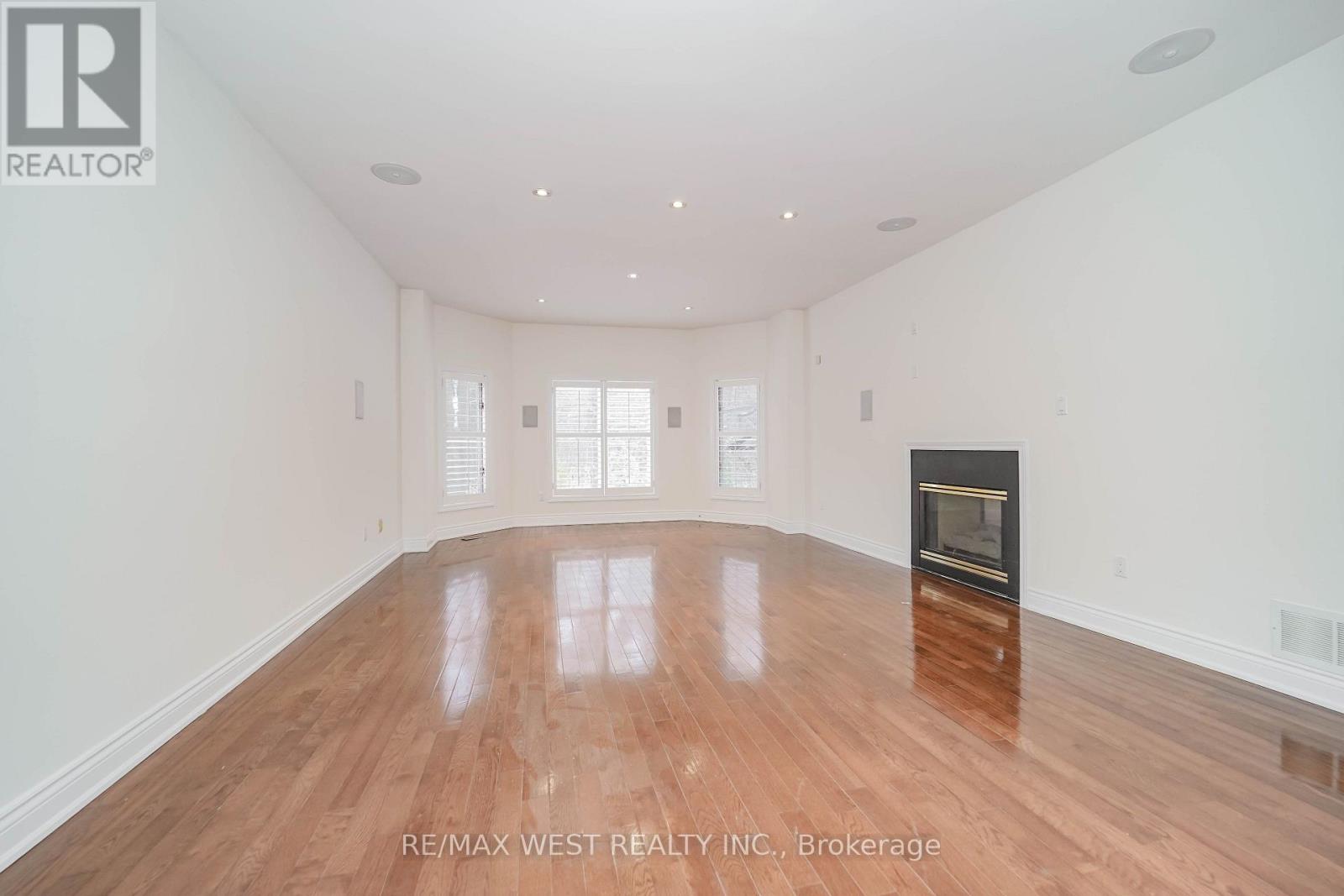 81 WOODVIEW DRIVE - 8