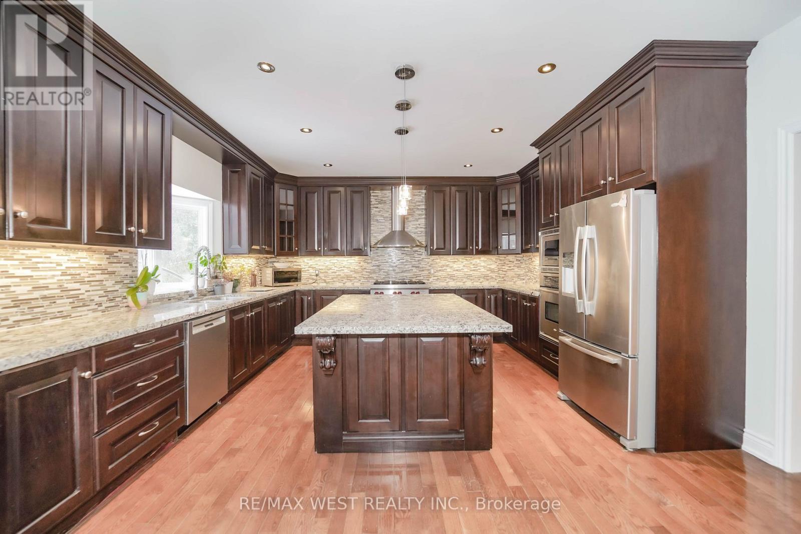 81 WOODVIEW DRIVE - 9