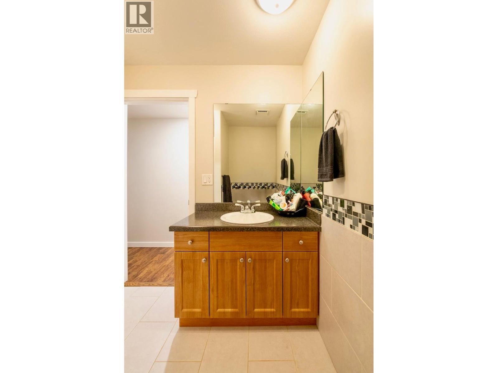5327 Squilax-Anglemont Road - 34