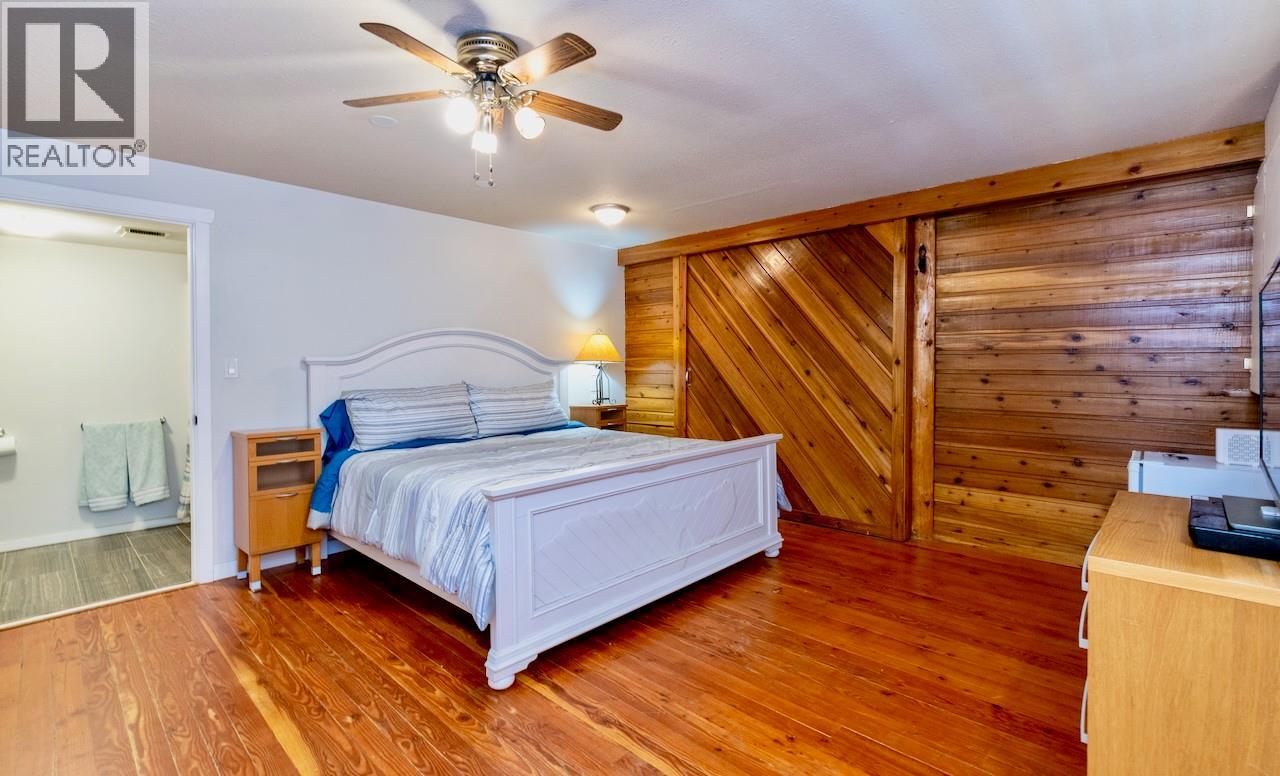 5327 Squilax-Anglemont Road - 36