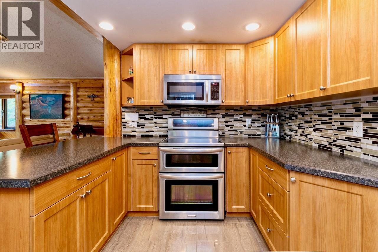 5327 Squilax-Anglemont Road - 24