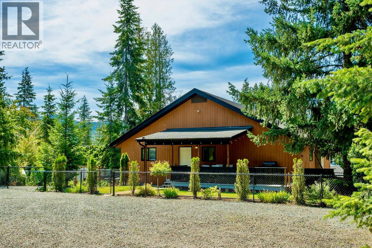 5327 Squilax-Anglemont Road - 10