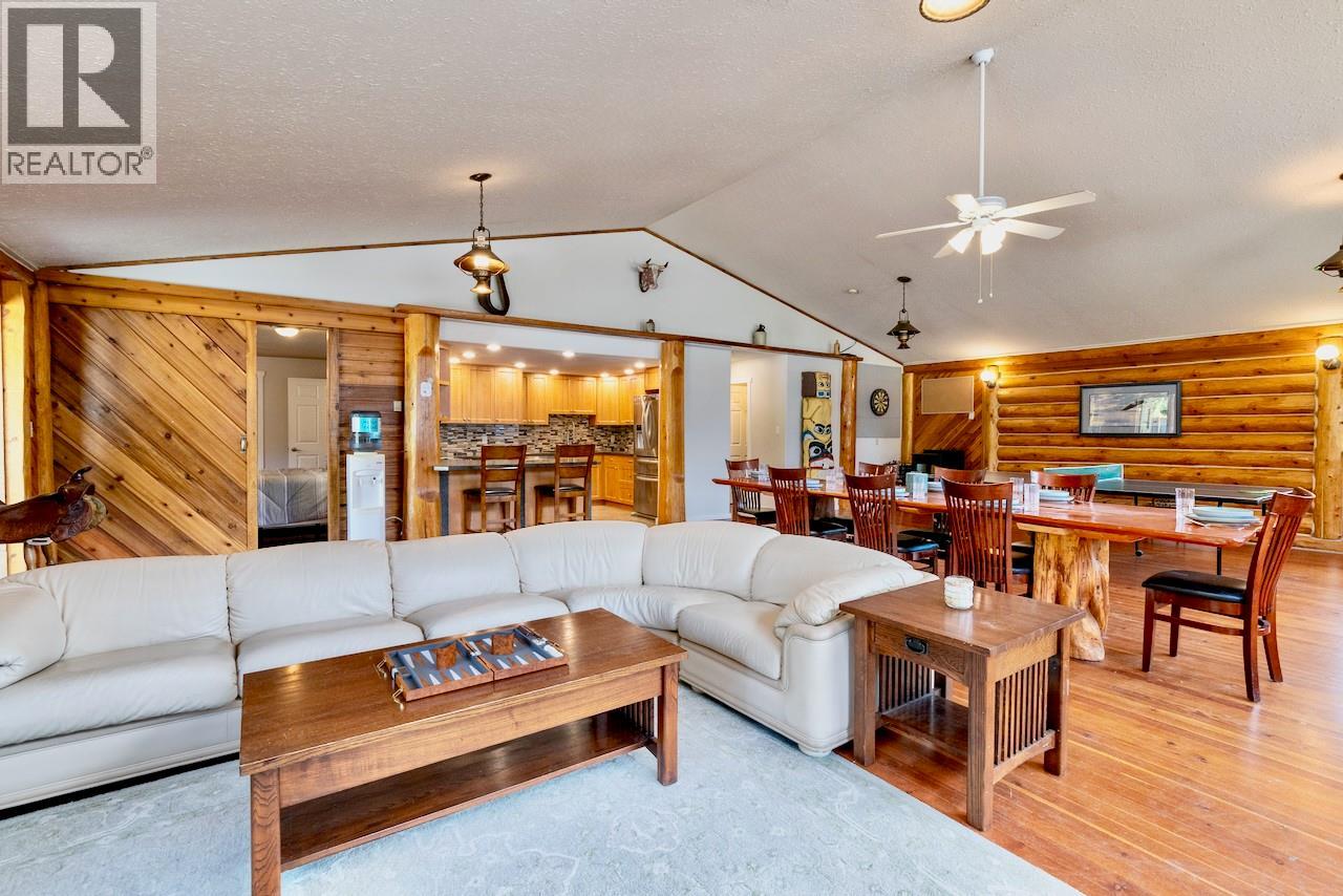5327 Squilax-Anglemont Road - 18