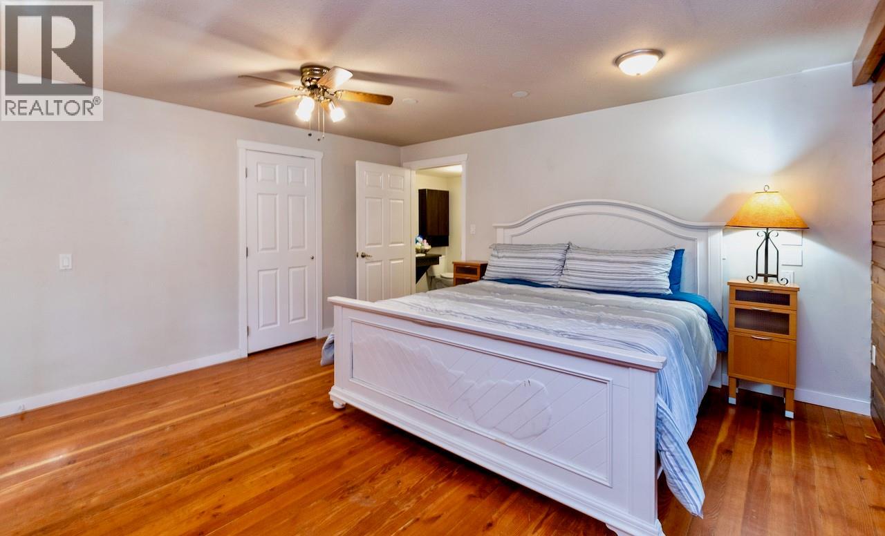 5327 Squilax-Anglemont Road - 37