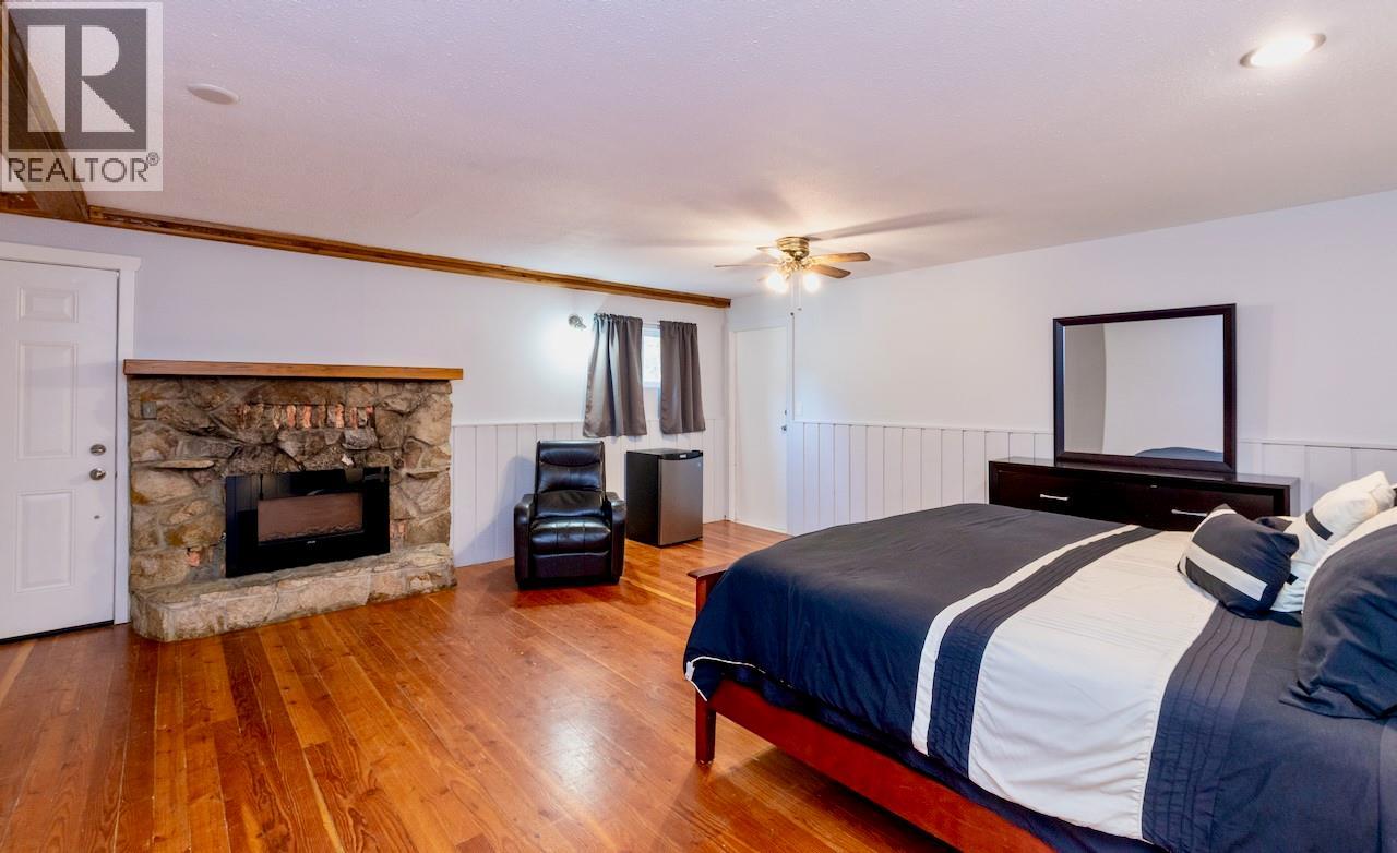 5327 Squilax-Anglemont Road - 32