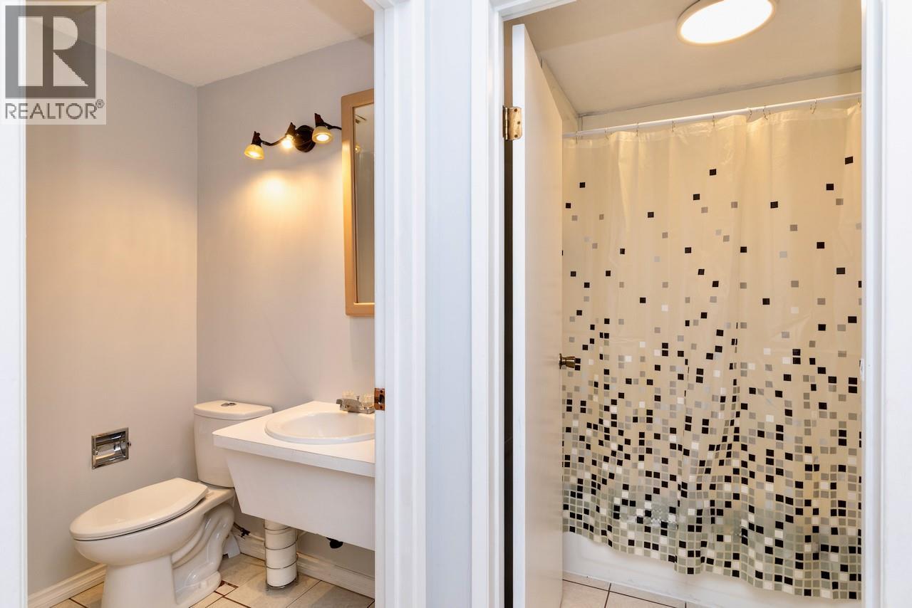 5327 Squilax-Anglemont Road - 61