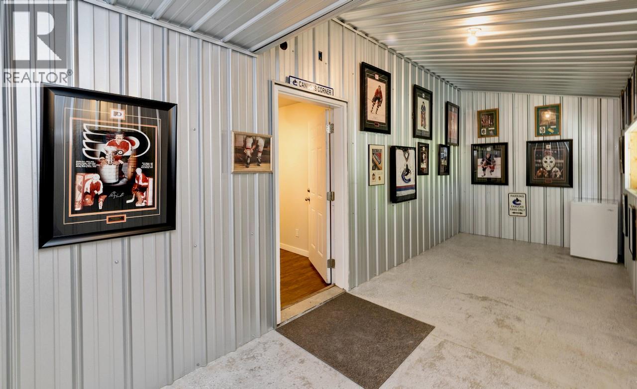 5327 Squilax-Anglemont Road - 39