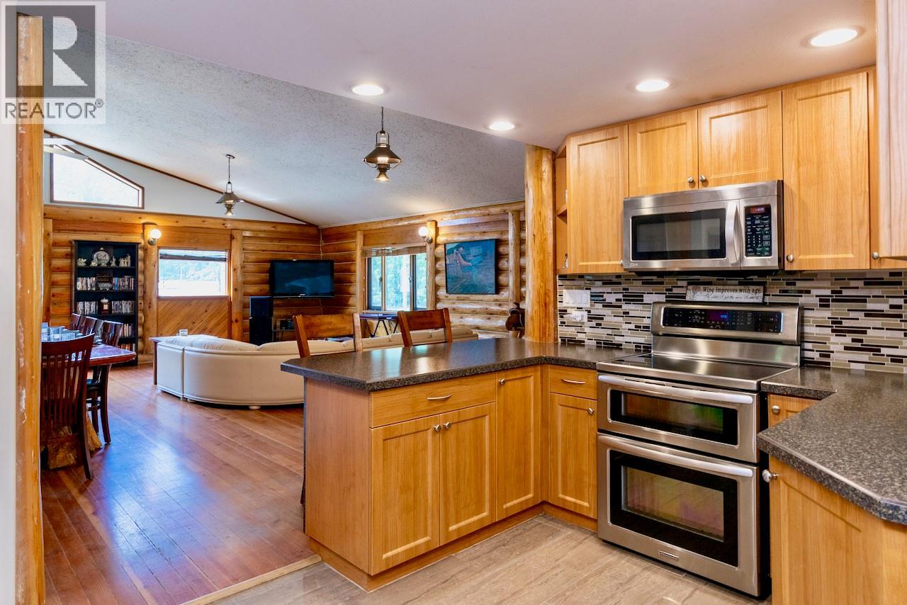 5327 Squilax-Anglemont Road - 26